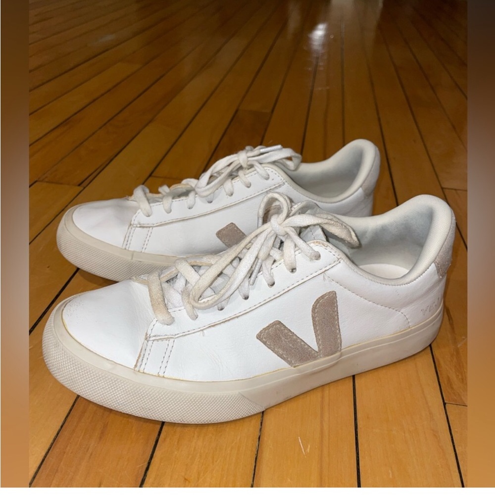 Woman’s VEJA Sneakers